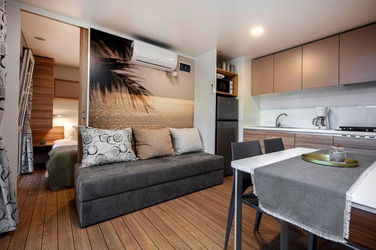 Porton Mobile Home 罗维尼 外观 照片