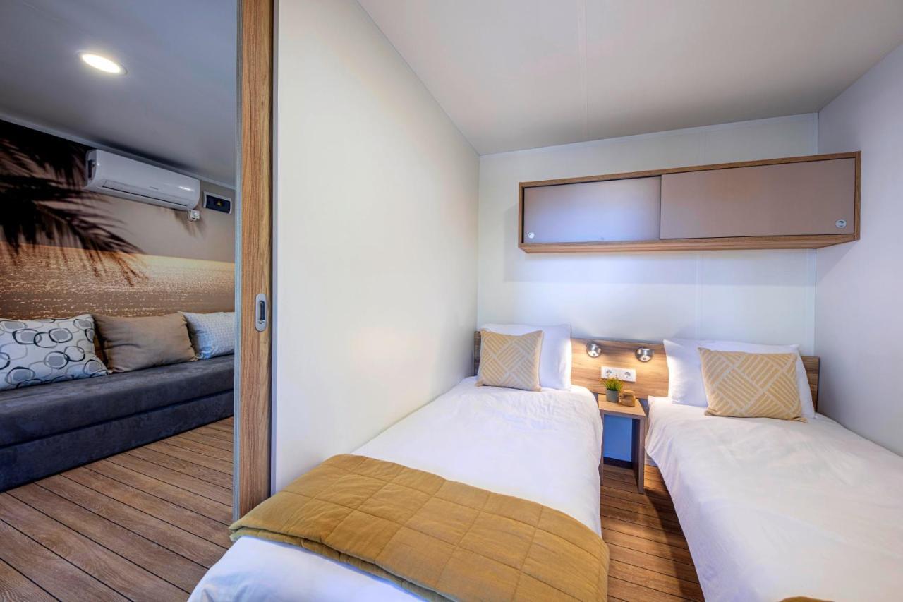 Porton Mobile Home 罗维尼 外观 照片