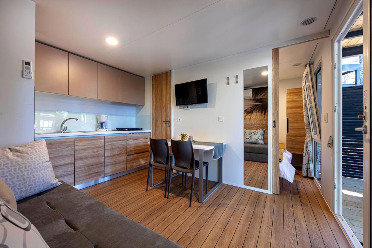 Porton Mobile Home 罗维尼 外观 照片